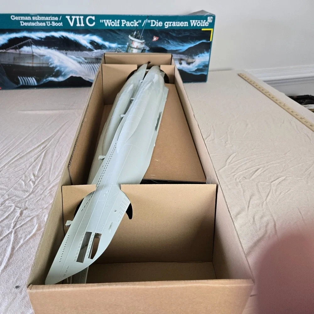 Revell Vintage 1/72 German Submarine Type VII C Wolf‎ Pack Model Kit 05015